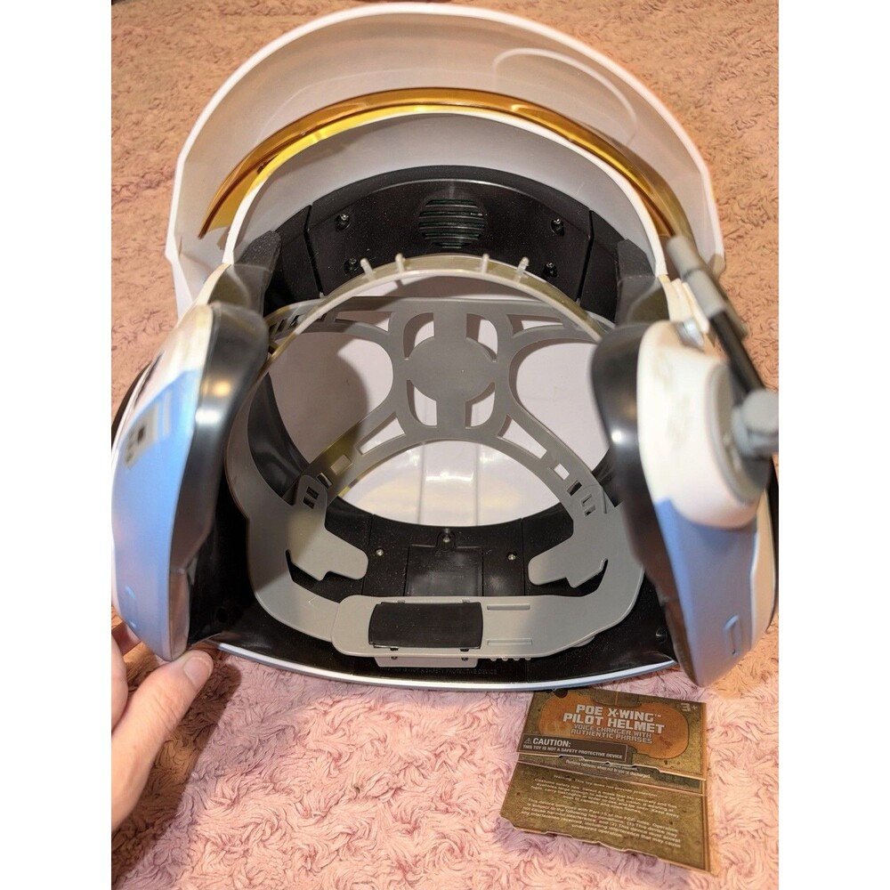 Star Wars Poe X-Wing Pilot Helmet Disney Parks Exclusive Electronic Galaxy Edge